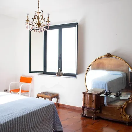 Casa Vacanze Soveri, In Un Parco Di Ulivi, Palme, Castagni Secolari. *