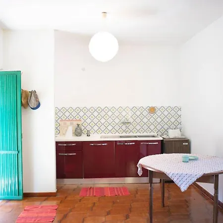 Vakantiehuis Casa Vacanze Soveri, In Un Parco Di Ulivi, Palme, Castagni Secolari.