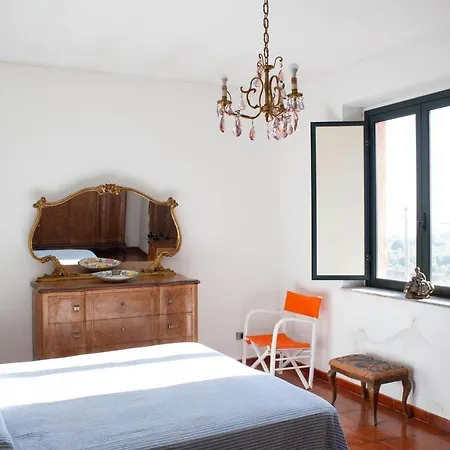 Casa Vacanze Soveri, In Un Parco Di Ulivi, Palme, Castagni Secolari. Vakantiehuis