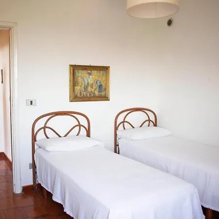 Casa Vacanze Soveri, In Un Parco Di Ulivi, Palme, Castagni Secolari.