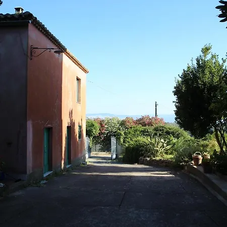 Casa Vacanze Soveri, In Un Parco Di Ulivi, Palme, Castagni Secolari. Borgia